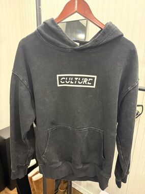 Medium CULTURE Logo Black Crewneck Hoodie – Men's Casual Sweater